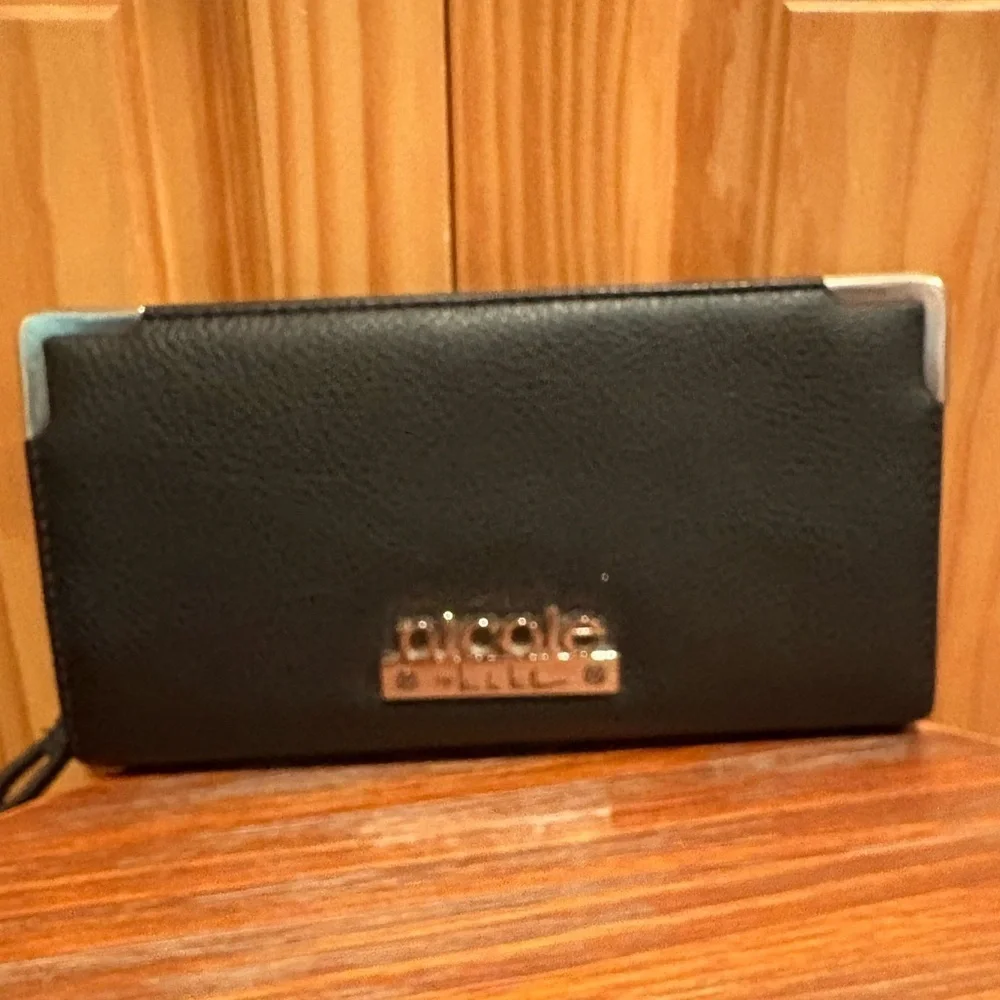 Nicole by Nicole Miller Womens Pebbled Pvc Leather Zip/Snap Black Wallet